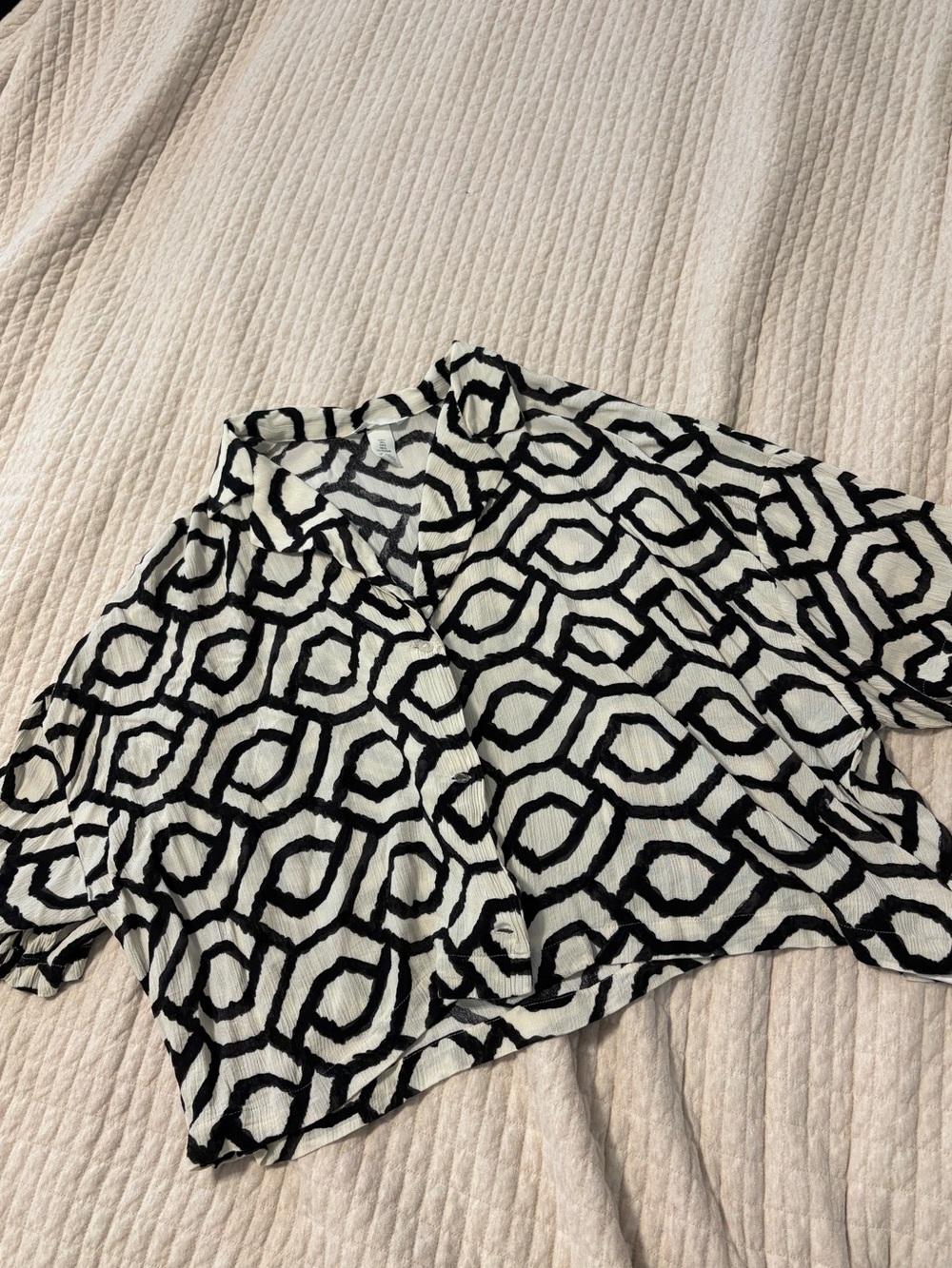 H&M flowy short sleeve button up collared shirt